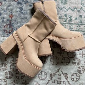 Never Worn Free People Platform Fur Lined boots